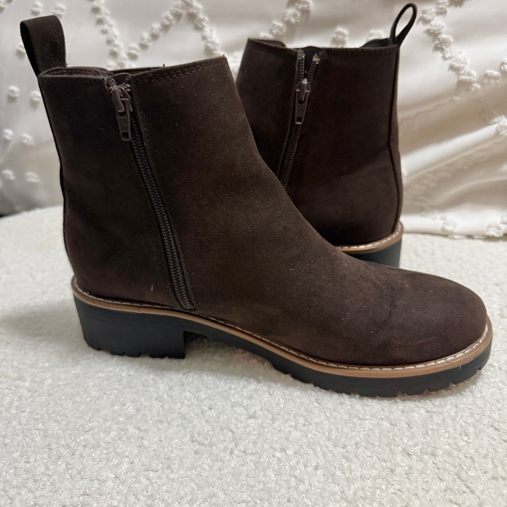 Kensie Women's Kayla Chelsea Faux Suede Boot - size 8.5 - Picture 6 of 8